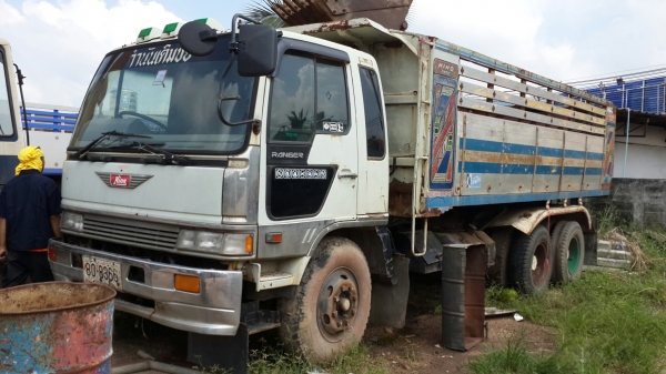 ขาย10ล้อฺฮีโน่ สิงไฮเทค FM3H 2เพลา ดั๊ม เบรคจิฟฟี่ พวงมาลัยพาวเวอร์ วางเครื่องใหม่ HO6C เทอร์โบ อินเตอร์ เกียร์คูลเล่อร์ ไว้สำหรับลากลูก 200 กว่าแรงม้า เครื่องเดิม HO7D ยังอยู่ เลือกเอาตัวเครื่องไหนก็ได้ 1 ตัวในราคานี้ อยู่ระหว่างเก็บหน้าตาให้สวย