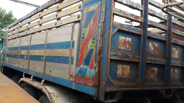 ขาย10ล้อฮีโน่ สิงไฮเทค FL3H ดั๊ม1 เพลา เบรคจิฟฟี่ พวงมาลัยพาวเวอร์ เครื่องHO7D 195แรงม้า หน้าตาอยู่ระหว่างการจัดรูปทรงให้สวยงาม