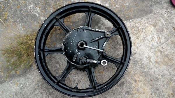 ขายล้อแม็เกวียน Kawasaki 7 ก้าน มีเฉพาะล้อหลัง ขนาด 16x2.5