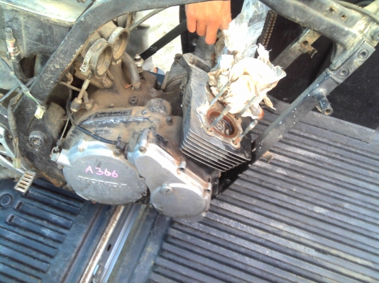 ขายซาก HONDA CB750 สภาพตามรูป มีหน้าเล่มครับ 9500 ขายซาก HONDA CB750 สภาพตามรูป มีหน้าเล่มครับ 9500