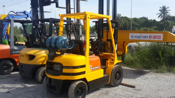 ขายรถยก2ตัน.เสา3ท่อน4.6เมตร.เข้าตู้