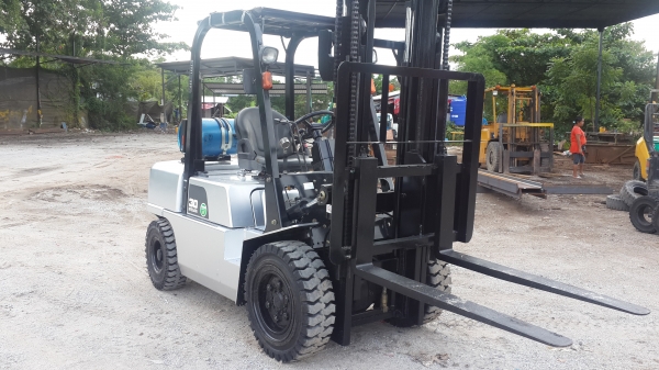 ขายรถยกนิสสัน3ตันรุ่นใหม่สภาพ100.นางงามญี่ปุ่น