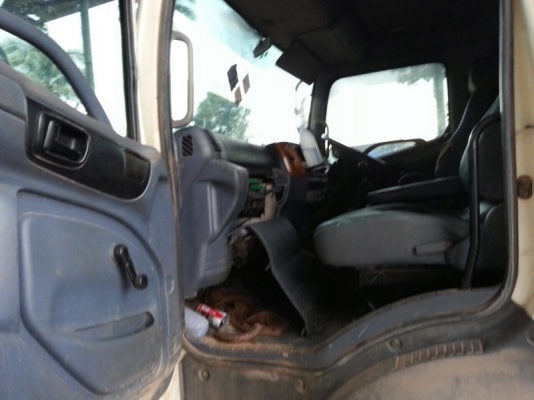 รถฮีโน่ 10 ล้อดั้ม 320 แรงม้า. ปี 49  สนใจติดต่อ 081 - 6079515