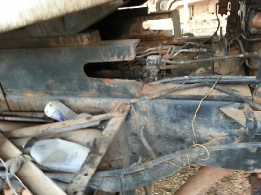 รถฮีโน่ 10 ล้อดั้ม 320 แรงม้า. ปี 49  สนใจติดต่อ 081 - 6079515