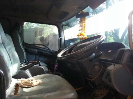 รถฮีโน่ 10 ล้อดั้ม 320 แรงม้า. ปี 49  สนใจติดต่อ 081 - 6079515