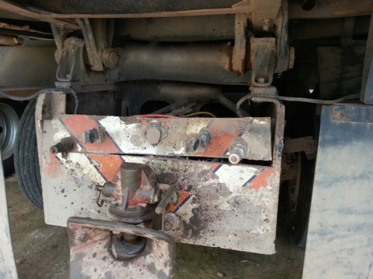 รถฮีโน่ 10 ล้อดั้ม 320 แรงม้า. ปี 49 สนใจติดต่อ 081 - 6079515 รถฮีโน่ 10 ล้อดั้ม 320 แรงม้า. ปี 49 สนใจติดต่อ 081 - 6079515