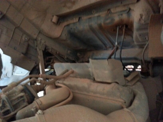 รถฮีโน่ 10 ล้อดั้ม 320 แรงม้า. ปี 49  สนใจติดต่อ 081 - 6079515