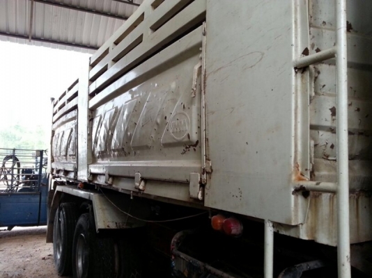 รถฮีโน่ 10 ล้อดั้ม 320 แรงม้า. ปี 49  สนใจติดต่อ 081 - 6079515