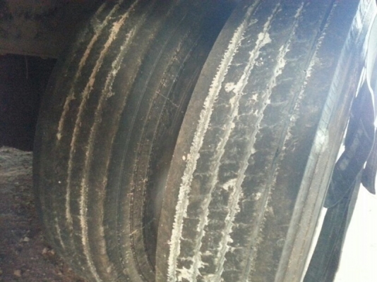 รถฮีโน่ 10 ล้อดั้ม 320 แรงม้า. ปี 49  สนใจติดต่อ 081 - 6079515