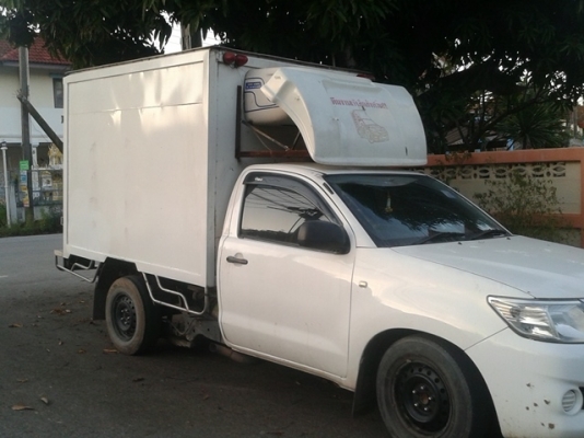 ขายกะบะวีโก้แชมพ์เครื่อง 2.7 CNG ติดตู้เย็น เดือน ก.ค. ปี 2012