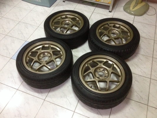 ขายแม็กSpeed5 งานROTA สีทอง ติดยาง ขอบ15กว้าง6"5 4รู100 1ชุด hankook195 50 15ปี11 1คู่ TOYO195 50 15ปี08 1วง Aurora195 55 15ปี09 1วง ราคา6500บาท โทร0924462525โส กทม