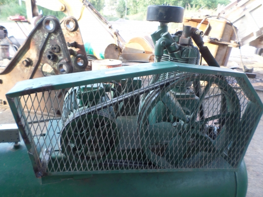 ขายปั๊มลม แชมเปี้ยน จาก USA ขนาด 300 ลิตร มอเตอร์ 5 แรงม้า ไฟ 380 โวลท์ 2 สูบ ขายปั๊มลม แชมเปี้ยน จาก USA ขนาด 300 ลิตร มอเตอร์ 5 แรงม้า ไฟ 380 โวลท์ 2 สูบ