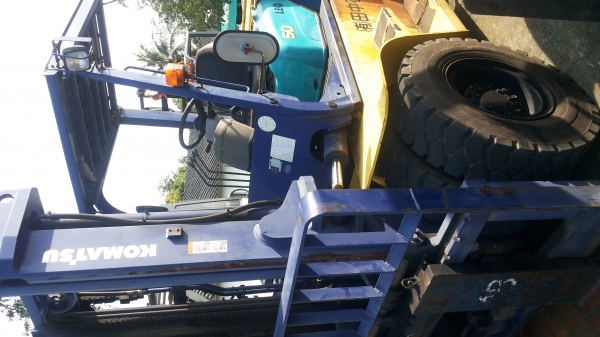 ขายรถ komatsu ขนาด  5 ตัน รุ่น 7 เครื่องยนต์ดีเซล