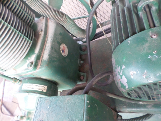 ขายปั๊มลม แชมเปี้ยน จาก USA ขนาด 300 ลิตร มอเตอร์ 5 แรงม้า ไฟ 380 โวลท์ 2 สูบ