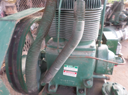 ขายปั๊มลม แชมเปี้ยน จาก USA ขนาด 300 ลิตร มอเตอร์ 5 แรงม้า ไฟ 380 โวลท์ 2 สูบ