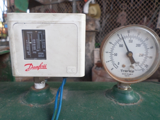 ขายปั๊มลม แชมเปี้ยน จาก USA ขนาด 300 ลิตร มอเตอร์ 5 แรงม้า ไฟ 380 โวลท์ 2 สูบ