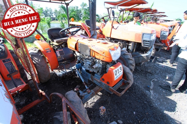 AUC 8 Code 013 แทรกเตอร์ kubota krt140 ราคา เริ่มต้นการประมูล 90,000 บาท