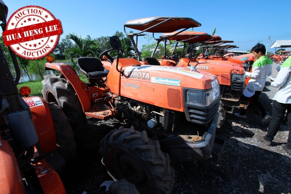 AUC 8 Code 014 แทรกเตอร์ kubota l3408 ราคา เริ่มต้นการประมูล 100,000 บาท