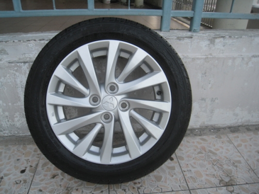 ขายล้อแม็กมือสอง Mitsu attrage 15" พร้อมยางปี13 สนใจติดต่อเล็กคลองสามครับ 081-3747940
