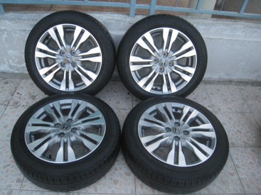 ขายล้อแม็ก Honda city 16" พร้อมยางปี 13 สนใจติดต่อเล็กคลองสามครับ 081-3747940
