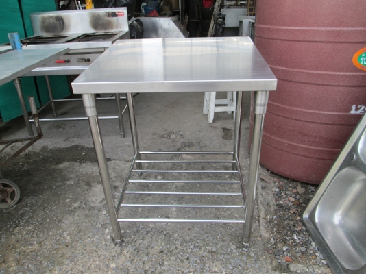 โต๊ะเตรียม  แสตนเลสหนามาก  สภาพดีจริงๆ  ราคาถูกสุดๆ