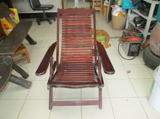 เก้าอี้เอนนอนสบาย  ไม้มะค่าเนื้อแข็งสภาพสมบูรณ์  ไม่มีแตก