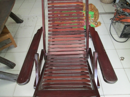 เก้าอี้เอนนอนสบาย  ไม้มะค่าเนื้อแข็งสภาพสมบูรณ์  ไม่มีแตก