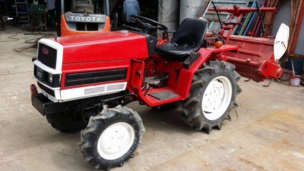 รถไถพรวนดินนั่งขับ  YANMAR  15 แรง  2 เพลา 4WD เก่าญี่ปุ่น สภาพพร้อมใช้งาน  เครื่องยนต์แรงและติดง่าย   คุณภาพดี