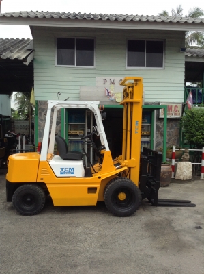 +++ ขายโฟล์คลิฟท์  T.C.M. FD30 Z9  ขนาด  3  ตัน  เครื่องยนต์ดีเซล  เสา  4 เมตร  เกียร์ธรรมดา  งา 1,070  มม.  ยางลม