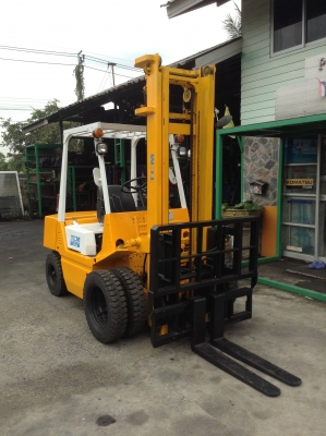 +++ ขายโฟล์คลิฟท์  T.C.M. FD30 Z9  ขนาด  3  ตัน  เครื่องยนต์ดีเซล  เสา  4 เมตร  เกียร์ธรรมดา  งา 1,070  มม.  ยางลม