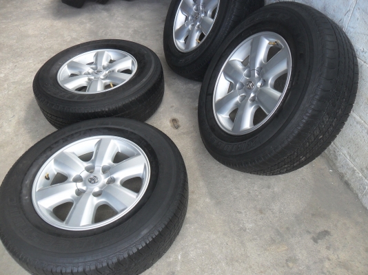 ล้อแม็ก 17นิ้ว 6รู โตโยต้า พร้อมยาง สวยๆ 4 ล้อ ราคา 7900 บาท ล้อแม็ก 17นิ้ว 6รู โตโยต้า พร้อมยาง สวยๆ 4 ล้อ ราคา 7900 บาท