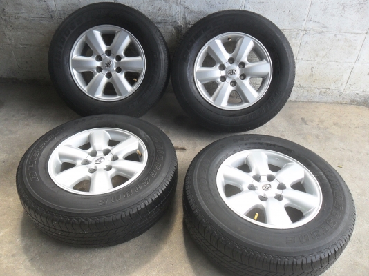 ล้อแม็ก 17นิ้ว 6รู โตโยต้า พร้อมยาง สวยๆ 4 ล้อ ราคา 7900 บาท