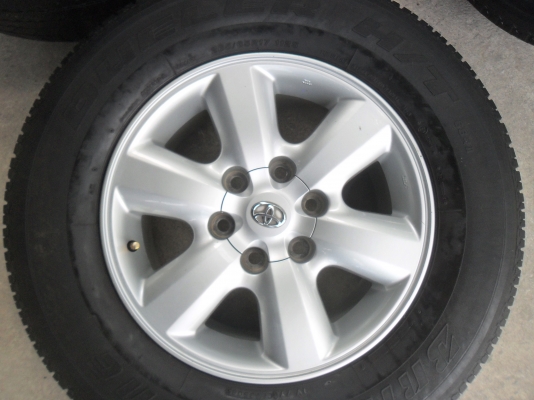 ล้อแม็ก 17นิ้ว 6รู โตโยต้า พร้อมยาง สวยๆ 4 ล้อ ราคา 7900 บาท