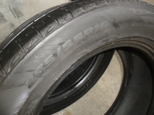 ยาง BRIDGESTONE 205/55R16ปี13 สวยๆ 4 เส้น ราคา 2300 บาท