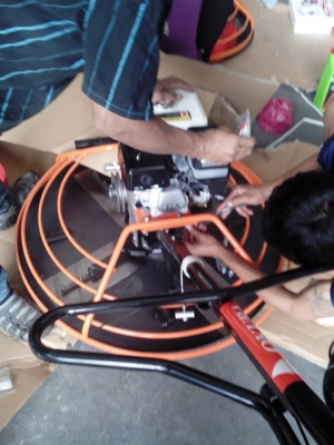 ขายเครื่องขัดพื้นเครื่องยนต์ จีน 6.5 HP ขัดได้ทั้งมัน/หยาบ ราคาไม่เเพงครบชุดไปต้องซื้อเพิ่ม