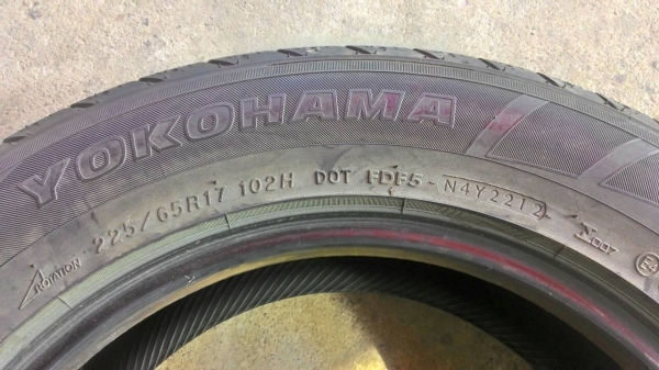 ยาง YOKOHAMA 225/65R17 ปี12 มีสามเส้น