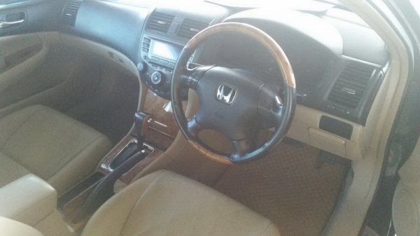 HONDA ACCORD ปี 2004 ขายรถสวย ARIBAG คู่ หน้า เบรคระบบ ABS ล้อ MAX เบาะหนัง มีสปอรต์ไลท์ เครื่องเดิม ช่วงล่างดี ภายในลายไม้สภาพดี สีสวย รภพร้อมใช้งาน จัดไฟแนนได้ ฟรีดาวน์