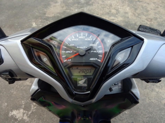 Click 125i สีขาว-เทา สภาพวิ้งๆสวยราคาถูกๆครับ