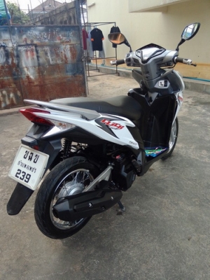 Click 125i สีขาว-เทา สภาพวิ้งๆสวยราคาถูกๆครับ