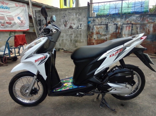 Click 125i สีขาว-เทา สภาพวิ้งๆสวยราคาถูกๆครับ
