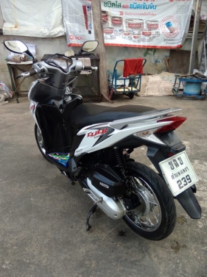 Click 125i สีขาว-เทา สภาพวิ้งๆสวยราคาถูกๆครับ