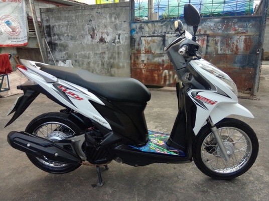 Click 125i สีขาว-เทา สภาพวิ้งๆสวยราคาถูกๆครับ