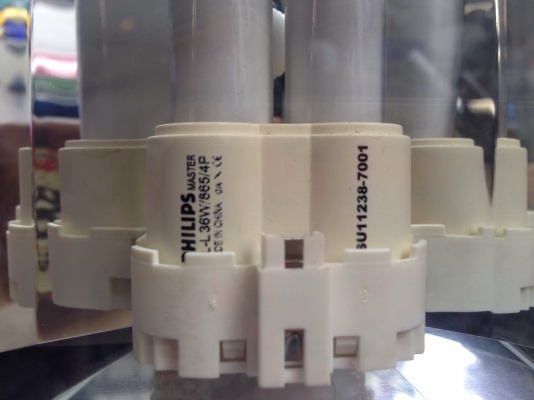 ขายโคมไฟโรงงานแบบหลอดประหยัด สภาพสวย มีหลายชุดครับ