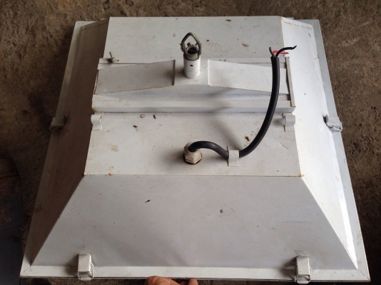 ขายโคมไฟโรงงานแบบหลอดประหยัด สภาพสวย มีหลายชุดครับ