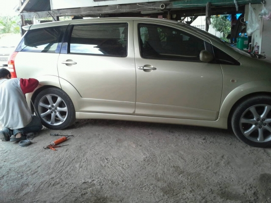TOYOTA WISH เกียร์ออโต้ ปี 2004 กินแกสหัวฉีด ถังโดนัทแล้วครับ ไมล์น้อย