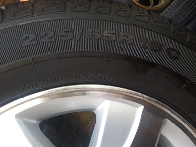 ขายล้อแม็กChevrolet trail blazer ขอบ16พร้อมยาง  4  ล้อ  ยาง225/65/16 ปี 2312 KUMHO RADIAL 857 ยางดอกสวยตามรูปล้อไม่มีช้อม ปิ่น ดุ้ง แน่นอน   ราคาพร้อม เปลี่ยน ถ่วง  (ส่งต่างจังหวัด)   รัก 0851612347   LINE**ID  rukitsarr   http://www.sahachareunyang.com/