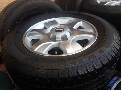 ขายล้อแม็กChevrolet trail blazer ขอบ16พร้อมยาง  4  ล้อ  ยาง225/65/16 ปี 2312 KUMHO RADIAL 857 ยางดอกสวยตามรูปล้อไม่มีช้อม ปิ่น ดุ้ง แน่นอน   ราคาพร้อม เปลี่ยน ถ่วง  (ส่งต่างจังหวัด)   รัก 0851612347   LINE**ID  rukitsarr   http://www.sahachareunyang.com/