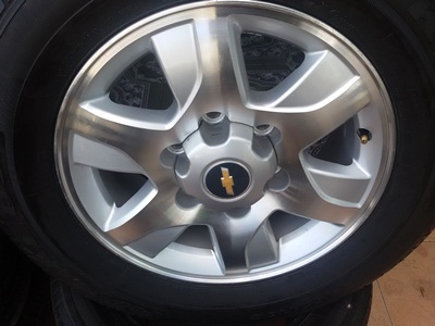 ขายล้อแม็กChevrolet trail blazer ขอบ16พร้อมยาง  4  ล้อ  ยาง225/65/16 ปี 2312 KUMHO RADIAL 857 ยางดอกสวยตามรูปล้อไม่มีช้อม ปิ่น ดุ้ง แน่นอน   ราคาพร้อม เปลี่ยน ถ่วง  (ส่งต่างจังหวัด)   รัก 0851612347   LINE**ID  rukitsarr   http://www.sahachareunyang.com/