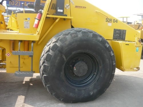 รถบดสั่นสะเทือน 10 ตัน Sakai SV505D สภาพใหม่กิ๊บ มีให้เลือกหลายคัน สภาพเนี๊ยบทุกคัน รถนอกแท้ ยังไม่ผ