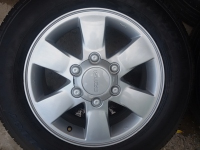 ขายล้อแม็กISUZU GOLD series16 พร้อมยางปี215/65/16 ปี13 4 ล้อ ขายล้อแม็กISUZU GOLD series16 พร้อมยางปี215/65/16 ปี13 4 ล้อ